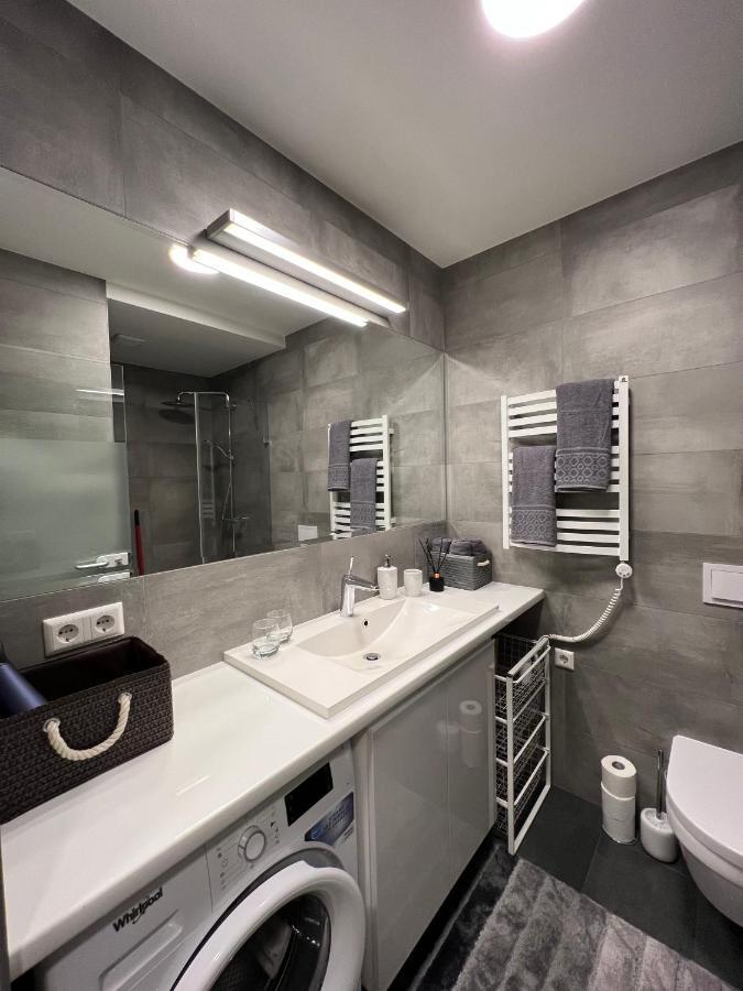 Cosy 1 Bedroom Apartment In The Heart Of Old Town With Parking Каунас Екстериор снимка