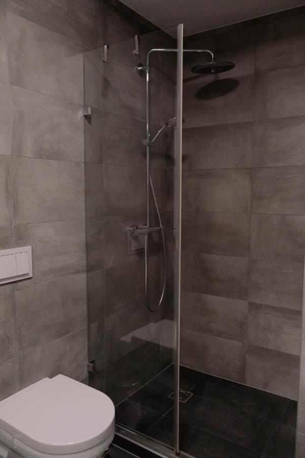 Cosy 1 Bedroom Apartment In The Heart Of Old Town With Parking Каунас Екстериор снимка