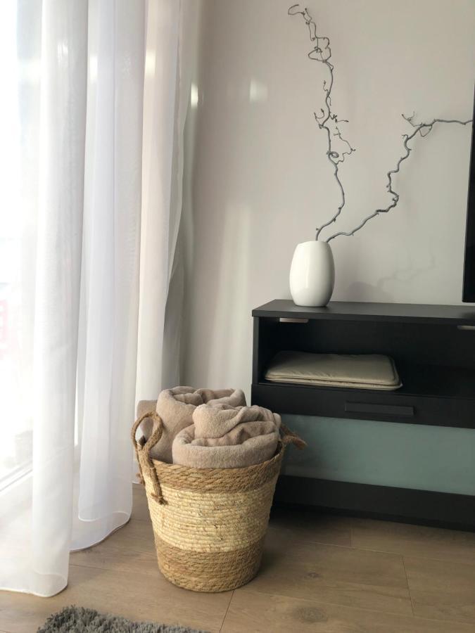 Cosy 1 Bedroom Apartment In The Heart Of Old Town With Parking Каунас Екстериор снимка